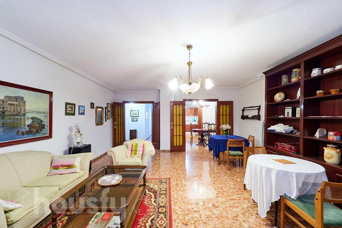 Classic Bedroom In The Center Of Alicante Bagian luar foto