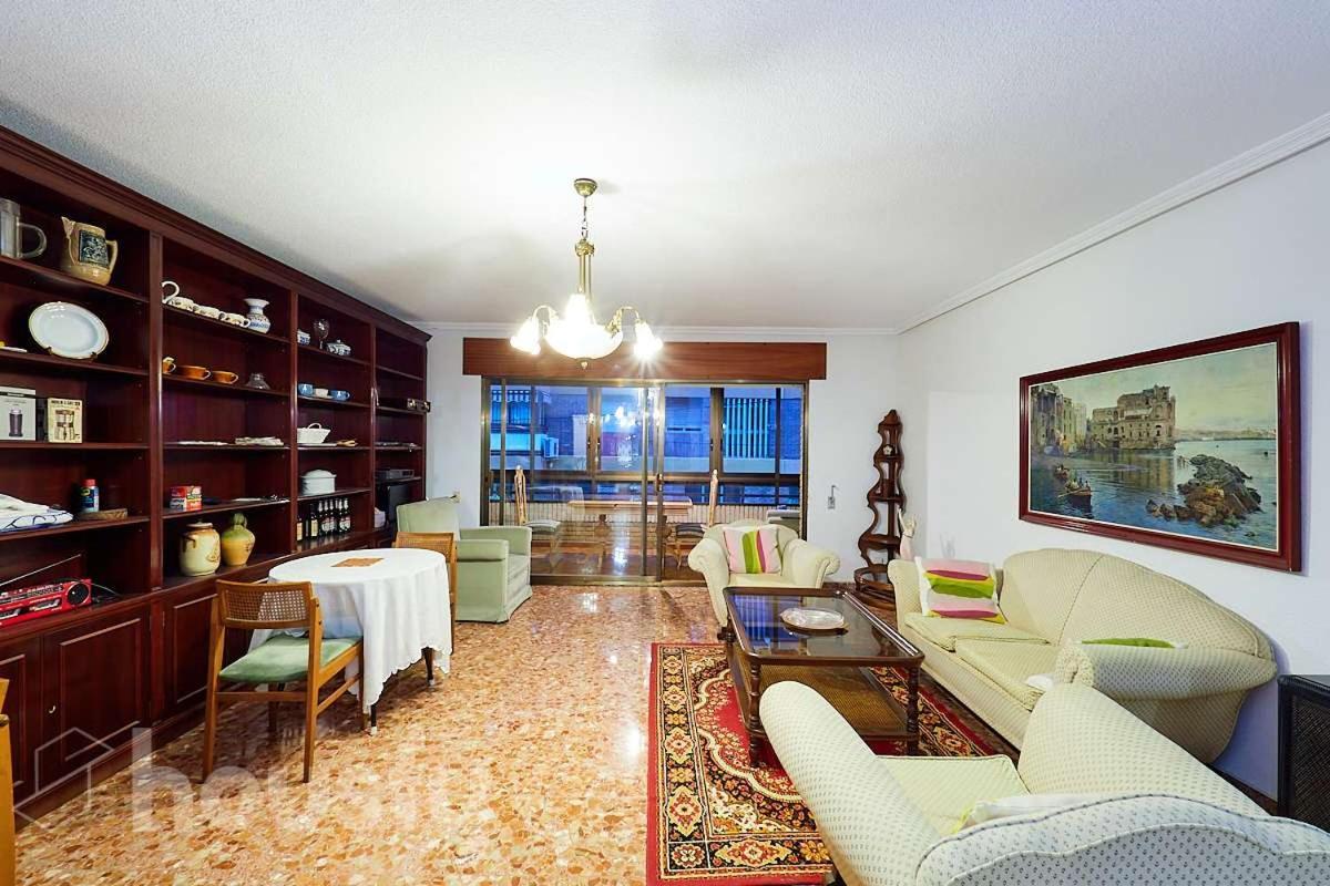 Classic Bedroom In The Center Of Alicante Bagian luar foto